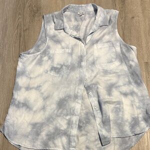Kismet Women's Sleeveless Gray Tie-Dye Button Down Shirt